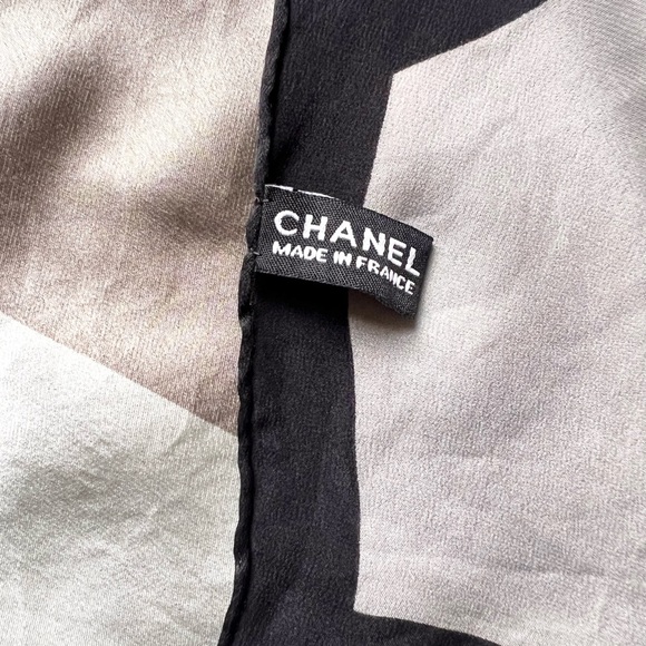 Chanel Geometric Logo  scarf/Wrap. 100% Silk. Made in Italy. Large, 51” by 53”. - Picture 8 of 16